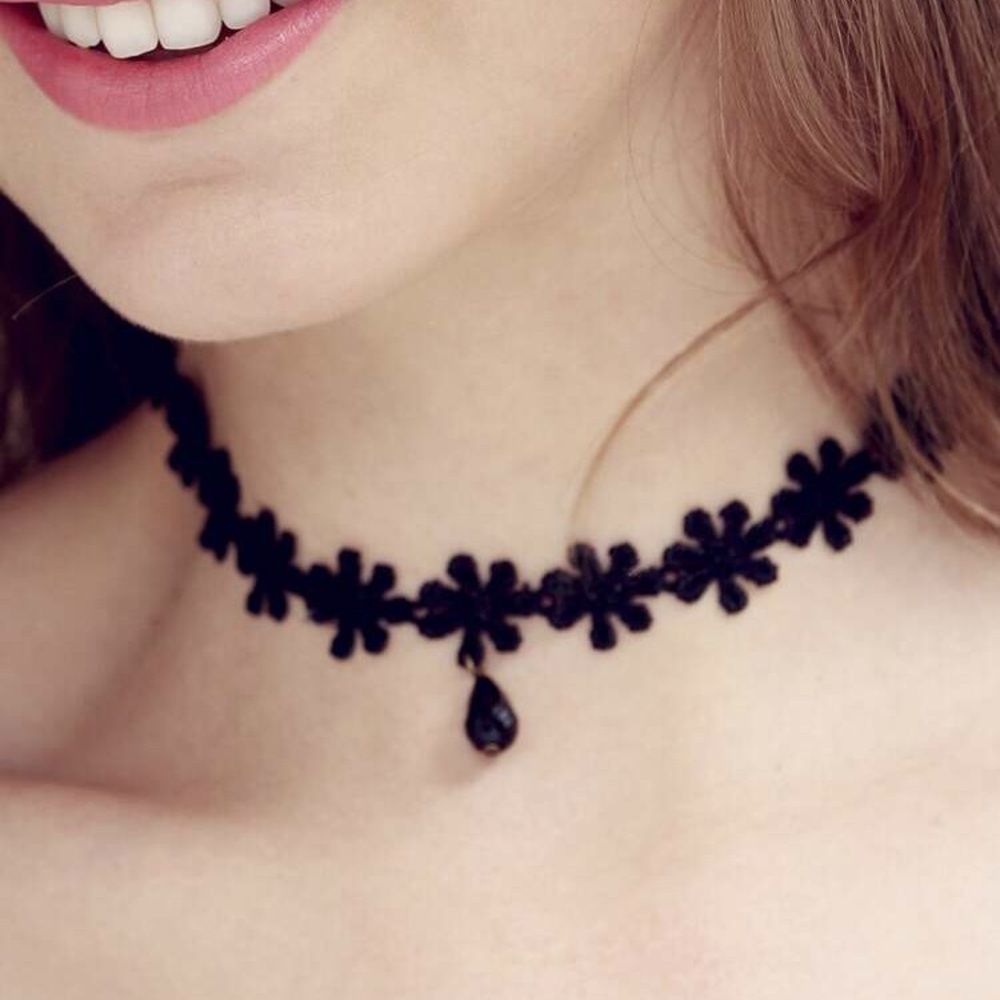 Waterdrop Pendant Choker